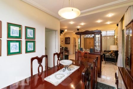 Casa para alugar com 350m², 4 quartos e 3 vagas Casa para alugar com 350m², 4 quartos e 3 vagasSala