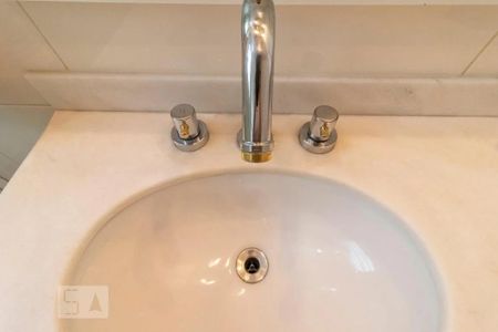 Casa para alugar com 350m², 4 quartos e 3 vagas Casa para alugar com 350m², 4 quartos e 3 vagasBanheiro