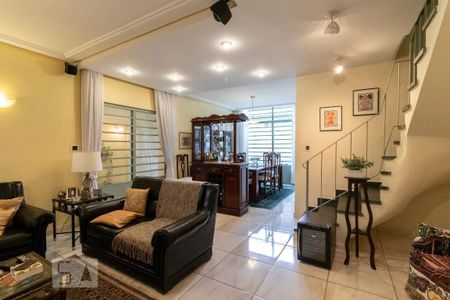 Casa para alugar com 350m², 4 quartos e 3 vagas Casa para alugar com 350m², 4 quartos e 3 vagasSala