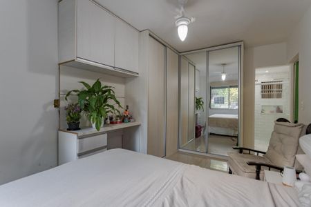 Suíte de apartamento à venda com 3 quartos, 50m² em Passo D’areia, Porto Alegre