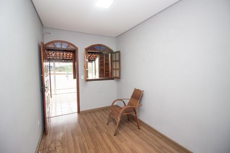 Sala de casa à venda com 3 quartos, 130m² em Kennedy, Contagem