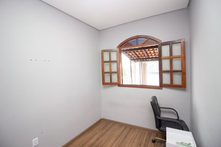 Casa à venda com 130m², 3 quartos e 2 vagas Casa à venda com 130m², 3 quartos e 2 vagasQuarto 1