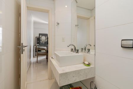 Apartamento à venda com 198m², 3 quartos e 3 vagasBanheiro da Suíte 3