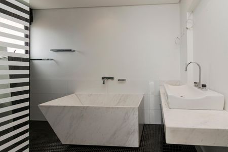 Apartamento à venda com 198m², 3 quartos e 3 vagasBanheiro da Suíte 1