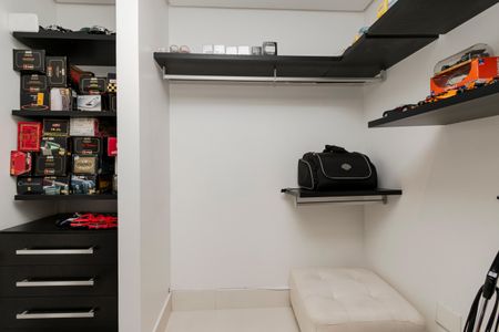 Apartamento à venda com 198m², 3 quartos e 3 vagasCloset da Suíte 1