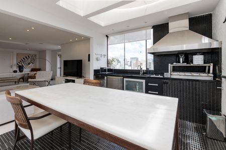 Apartamento à venda com 198m², 3 quartos e 3 vagasChurrasqueira