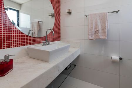 Apartamento à venda com 198m², 3 quartos e 3 vagasBanheiro da Suíte 2