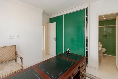 Apartamento à venda com 198m², 3 quartos e 3 vagasSuíte 3
