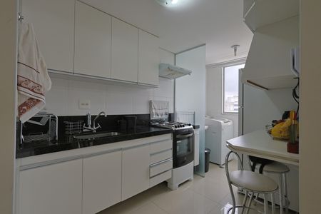 Apartamento à venda com 64m², 2 quartos e 2 vagasCozinha