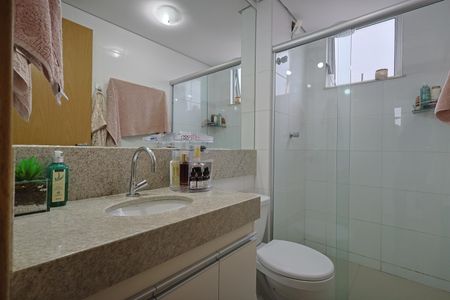 Apartamento à venda com 64m², 2 quartos e 2 vagasBanheiro da Suíte