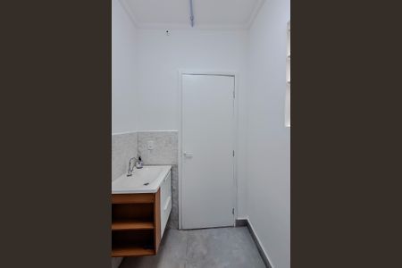 Banheiro de kitnet/studio para alugar com 1 quarto, 93m² em Vila Monumento, São Paulo