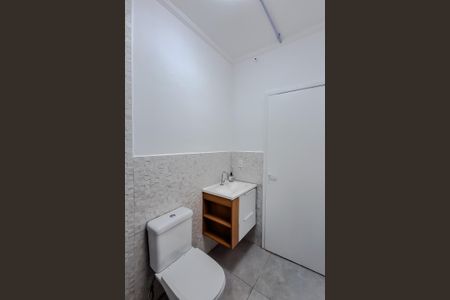 Banheiro de kitnet/studio para alugar com 1 quarto, 93m² em Vila Monumento, São Paulo