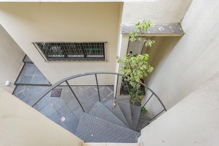 Casa para alugar com 220m², 4 quartos e 2 vagasEscada