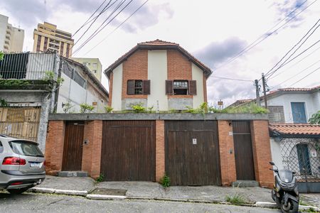 Casa para alugar com 220m², 4 quartos e 2 vagasFachada
