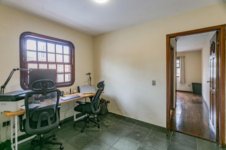 Casa para alugar com 220m², 4 quartos e 2 vagasEscritório