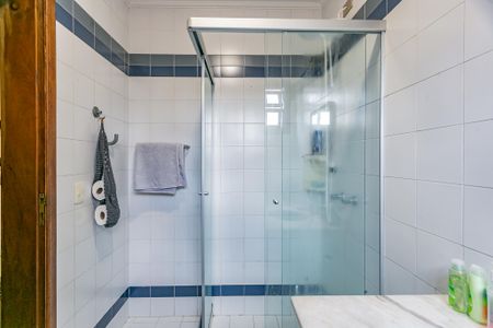 Casa para alugar com 220m², 4 quartos e 2 vagasBanheiro 