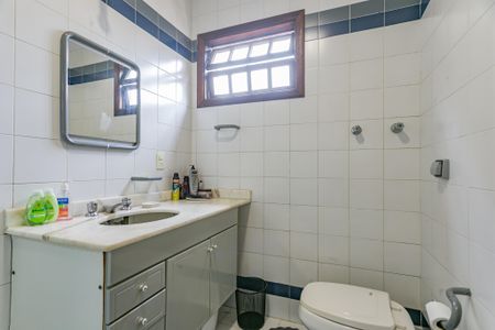 Casa para alugar com 220m², 4 quartos e 2 vagasBanheiro 