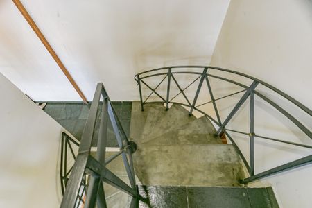 Casa para alugar com 220m², 4 quartos e 2 vagasEscada