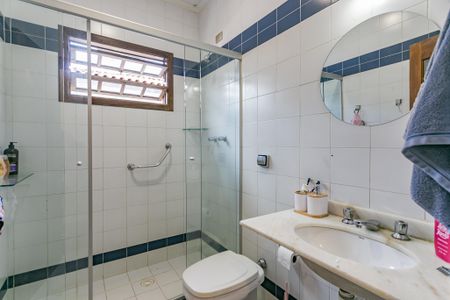 Casa para alugar com 220m², 4 quartos e 2 vagasBanheiro