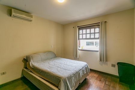 Casa para alugar com 220m², 4 quartos e 2 vagasQuarto 1