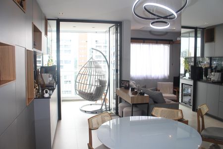 Sala de apartamento à venda com 2 quartos, 68m² em Cerâmica, São Caetano do Sul