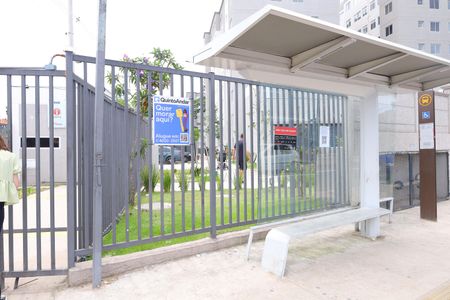 Apartamento para alugar com 40m², 2 quartos e sem vagaFachada do condomínio - Placa instalada na grade - Código da placa: YEQA-478