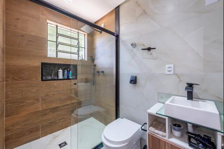 Casa à venda com 306m², 3 quartos e 3 vagasBanheiro 1