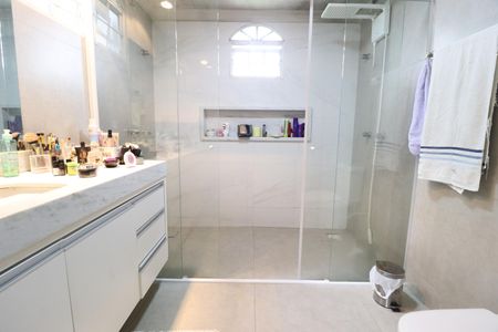 Casa para alugar com 2000m², 4 quartos e 4 vagasBanheiro do Quarto 1