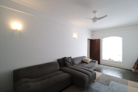 Casa para alugar com 2000m², 4 quartos e 4 vagasSala