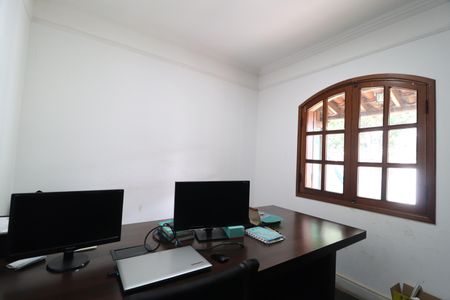 Casa para alugar com 2000m², 4 quartos e 4 vagasEscritório