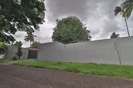 Casa para alugar com 2000m², 4 quartos e 4 vagasFachada