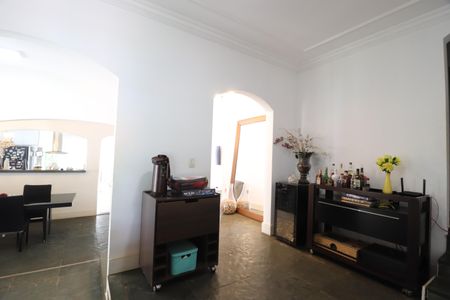 Casa para alugar com 2000m², 4 quartos e 4 vagasSala