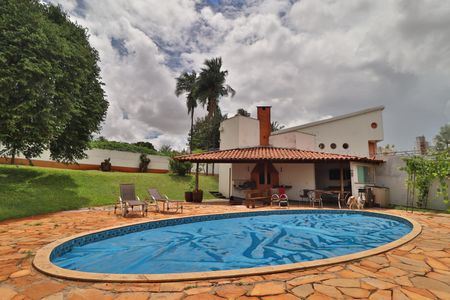 Casa para alugar com 2000m², 4 quartos e 4 vagasPiscina