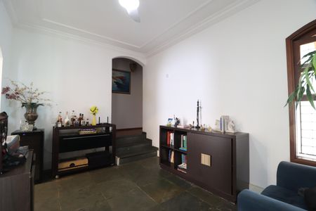 Casa para alugar com 2000m², 4 quartos e 4 vagasSala