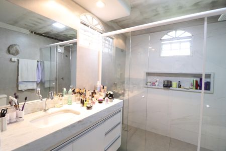 Casa para alugar com 2000m², 4 quartos e 4 vagasBanheiro do Quarto 1