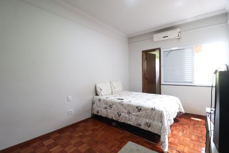 Casa para alugar com 2000m², 4 quartos e 4 vagasQuarto 4 - Suíte