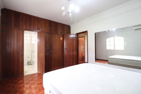 Casa para alugar com 2000m², 4 quartos e 4 vagasQuarto 3 - Suíte