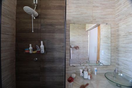 Casa à venda com 484m², 5 quartos e 3 vagasBanheiro/casa 2