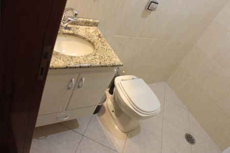 Casa à venda com 280m², 3 quartos e 3 vagasBanheiro social 2