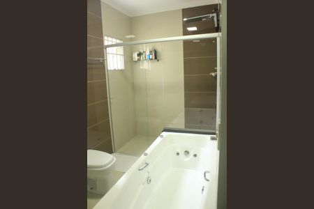 Casa à venda com 280m², 3 quartos e 3 vagasBanheiro da Suíte 