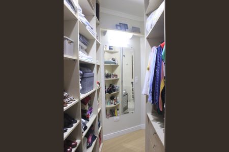 Casa à venda com 280m², 3 quartos e 3 vagasCloset 