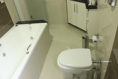 Casa à venda com 280m², 3 quartos e 3 vagasBanheiro da Suíte 