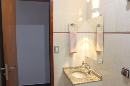 Casa à venda com 280m², 3 quartos e 3 vagasBanheiro social 2