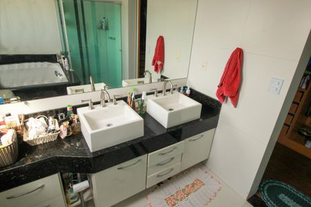 Apartamento à venda com 268m², 3 quartos e 4 vagasBanheiro da Suíte Master