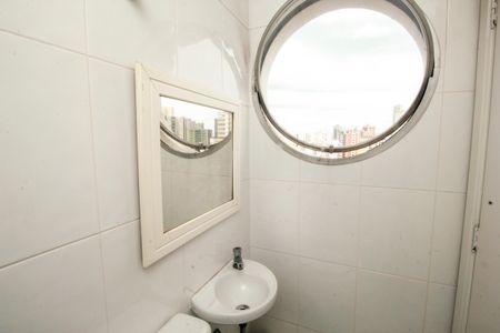 Apartamento à venda com 268m², 3 quartos e 4 vagasBanheiro de Serviço