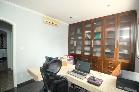 Apartamento à venda com 268m², 3 quartos e 4 vagasEscritório