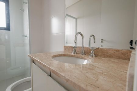 Apartamento para alugar com 66m², 2 quartos e 1 vaga Apartamento para alugar com 66m², 2 quartos e 1 vagaBanheiro da Suíte