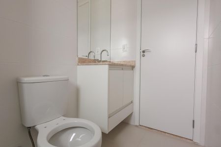 Apartamento para alugar com 66m², 2 quartos e 1 vaga Apartamento para alugar com 66m², 2 quartos e 1 vagaBanheiro da Suíte