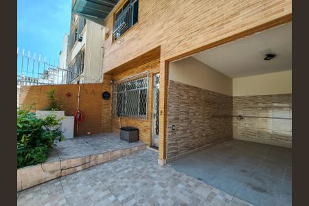 Casa para alugar com 179m², 3 quartos e 3 vagasFachada