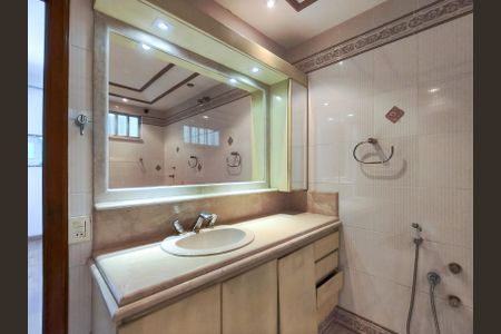 Casa para alugar com 179m², 3 quartos e 3 vagasBanheiro da Suíte